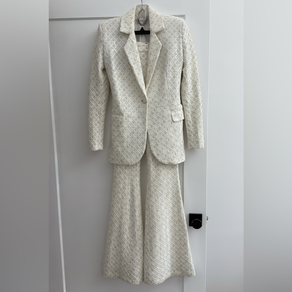 Elegant Cream Textured Men's Suit